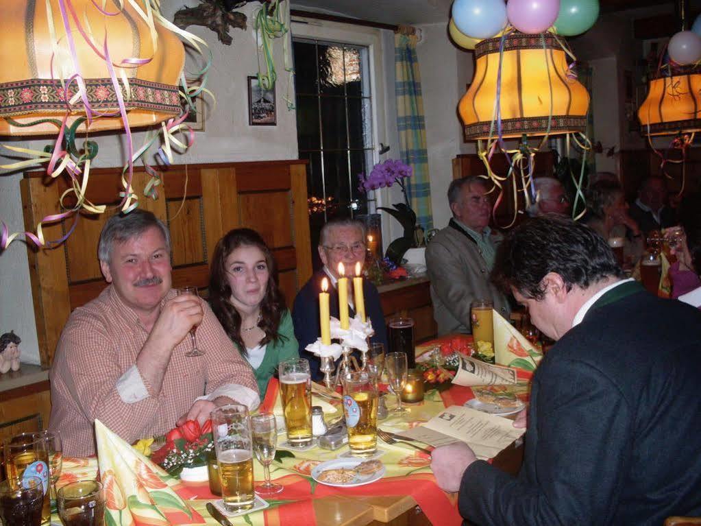 Landgasthof Kirchmayer ファルハント エクステリア 写真